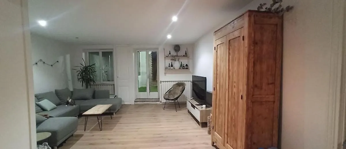 Logement Entier : Plein Centre, Sur Les Quais 0*, Montbrison France